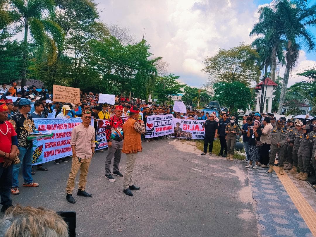 foto: aksi unjuk rasa kebijakan pemerintah terkait penyitaan lahan