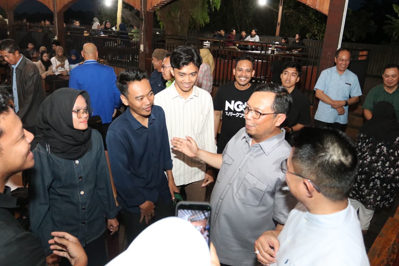 foto: Presidium Majelis Nasional KAHMI Dr. Ir.H>E. Herman Khaeron, M.si saat bersama sejumlah kader organisasi mahasiswa