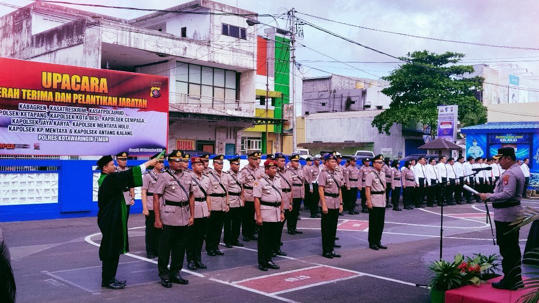 foto : pelantikan dan sertijab di lingkup Polres Kotim, di halaman satlantas polres Kotim